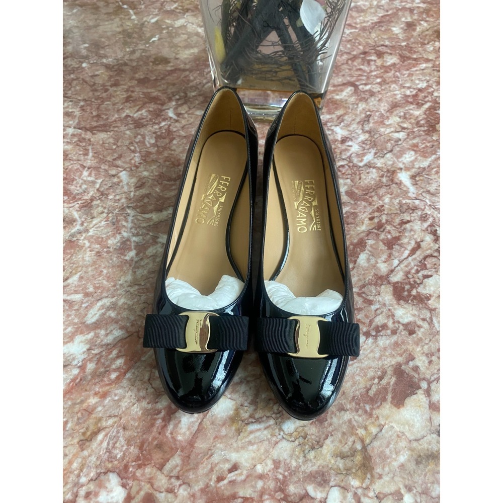 Salvatore Ferragamo Vara Bow Patent Black Pumps Size 9.5D EUC! $800 - Picture 5 of 11